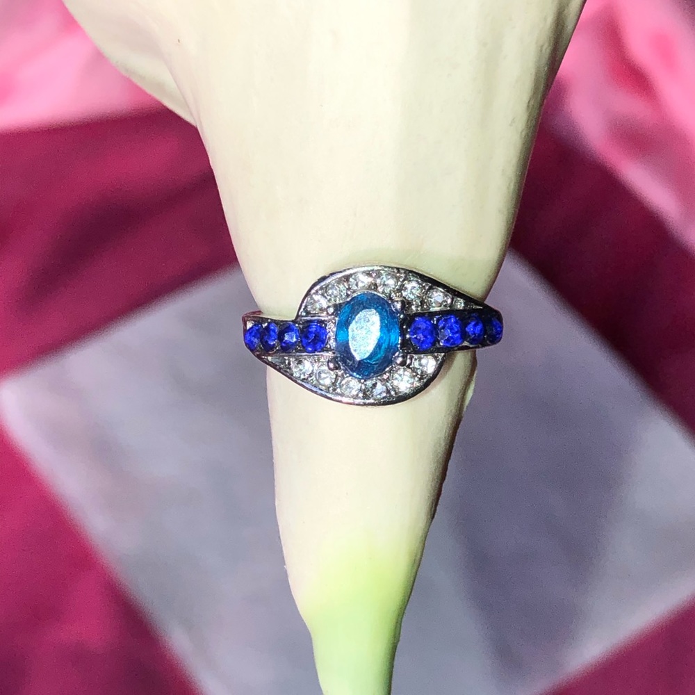 Ring with blue rhinestones